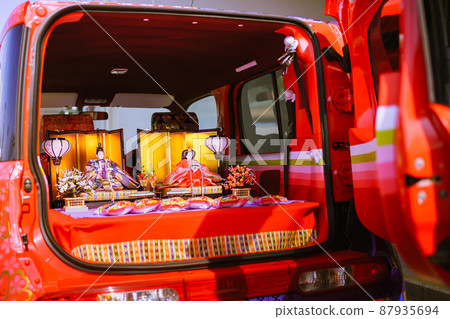 Hina dolls on display in front of Konosu City Hall? Hina dolls on display in front of Konosu City Hall? 87935694