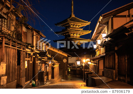 夜晚的八坂塔“京都觀光” 87936179