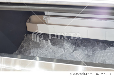 the cube ice in ice making machine the cube ice in ice making machine 87936225