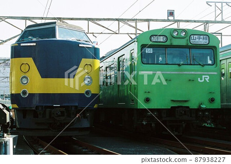 193系列和103系列3500系列在車廠排隊 193系列和103系列3500系列在車廠排隊 87938227