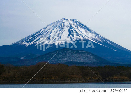 Landscape, nature, photos Mt. Fuji and Lake Motosu of Fuji Five Lakes Boat of Lake Motosu waiting for spring Landscape, nature, photos Mt. Fuji and Lake Motosu of Fuji Five Lakes Boat of Lake Motosu waiting for spring 87940481