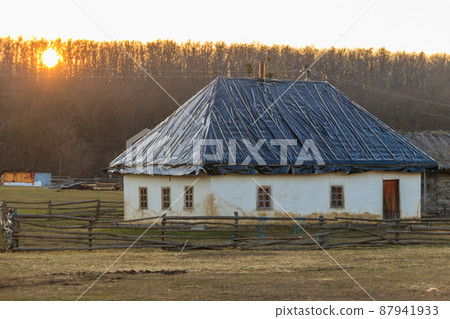 Ancient traditional ukrainian rural clay house in authentic Cossack farm in Stetsivka village in Cherkasy region, Ukraine 87941933