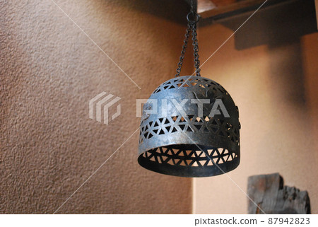 Object at the front door 87942823