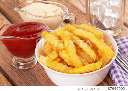 french fries on wooden table 87946003