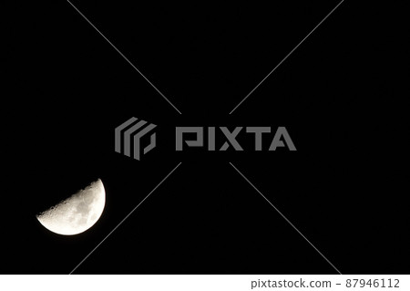 北斗市白州町,年齡 7.4 上弦月的滿月(位置:左下) 北斗市白州町,年齡 7.4 上弦月的滿月(位置:左下) 87946112