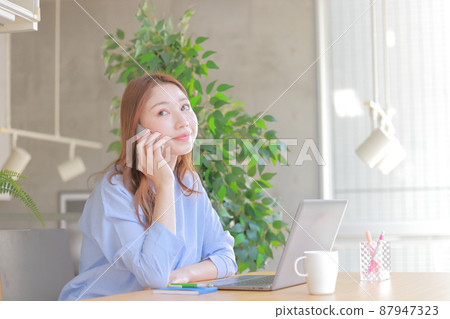 Business woman listening to the phone while tracing her memory 3 Business woman listening to the phone while tracing her memory 3 87947323