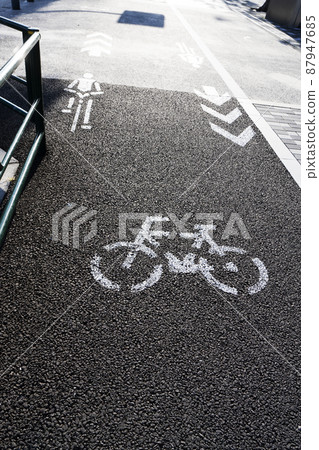 Road sign for bicycles in the city_05 87947685