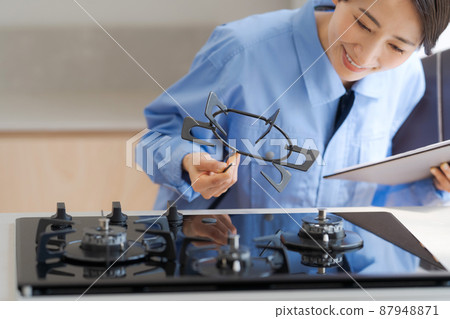 Female remodeling inspection of work clothes Female remodeling inspection of work clothes 87948871