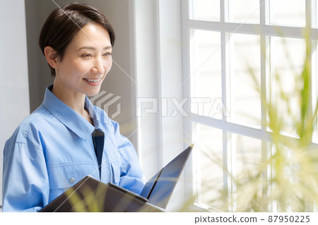 Female remodeling inspection of work clothes 87950225