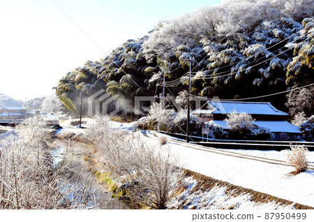 丹澤腳下村莊的雪景 丹澤腳下村莊的雪景 87950499