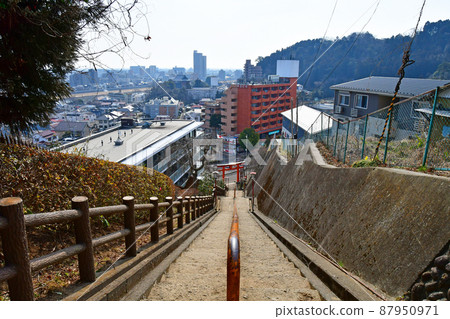 俯瞰愛宕神社、廣瀨川、樹木之城的第一鳥居 俯瞰愛宕神社、廣瀨川、樹木之城的第一鳥居 87950971