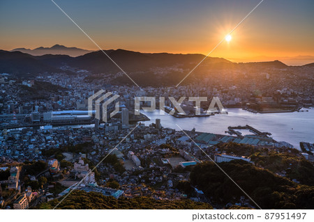 《Nagasaki Prefecture》 Dawn of Mt. Inasa ・ Three major night views of Japan 87951497