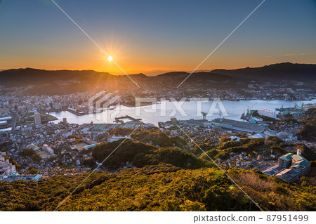 《Nagasaki Prefecture》 Dawn of Mt. Inasa ・ Three major night views of Japan 《Nagasaki Prefecture》 Dawn of Mt. Inasa ・ Three major night views of Japan 87951499