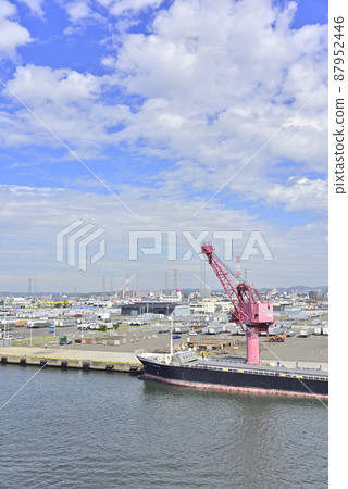 Sendai Port berthing, sunny autumn Sendai Port berthing, sunny autumn 87952446