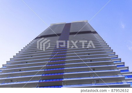 仰望高層公寓的風景照_c_18 仰望高層公寓的風景照_c_18 87952632