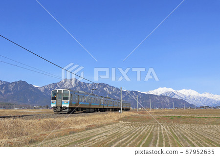 大ito線:定期列車,於早春到達北阿爾卑斯山腳 大ito線:定期列車,於早春到達北阿爾卑斯山腳 87952635