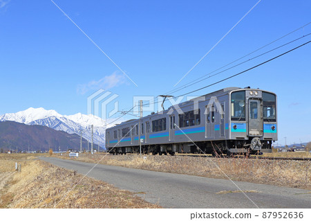 大ito線：定期列車，於早春到達北阿爾卑斯山腳 87952636
