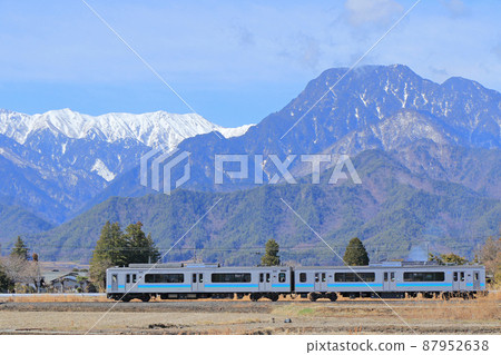 大ito線:早春前往安zu野的定期列車 大ito線:早春前往安zu野的定期列車 87952638