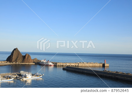 Landscape with the sea Landscape with the sea 87952645