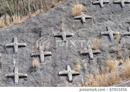 防止山體滑坡的地錨施工 87953856