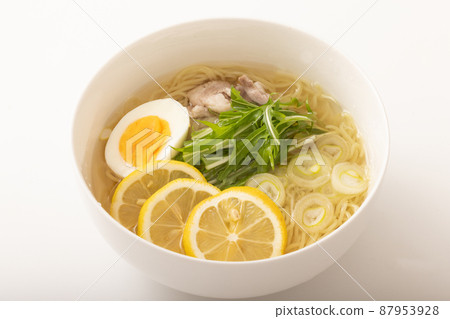 Chilled lemon ramen 87953928