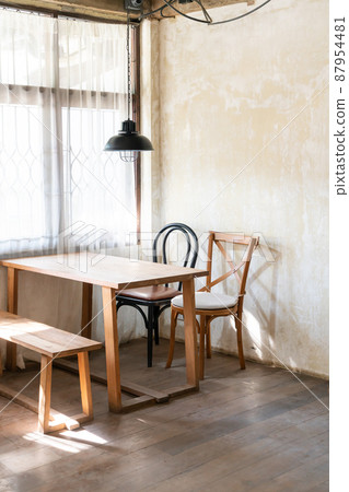 empty table and chair in coffee shop cafe 87954481