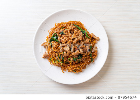stir-fried instant noodles with Thai basil and minced pork stir-fried instant noodles with Thai basil and minced pork 87954674