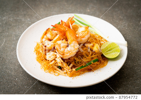 Vermicelli Pad Thai or Thai stir fried vermicelli with shrimps 87954772
