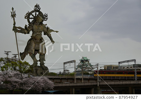 Osaka Castle and Mochikokuten 87954927