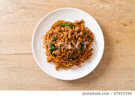 stir-fried instant noodles with Thai basil and minced pork stir-fried instant noodles with Thai basil and minced pork 87955398