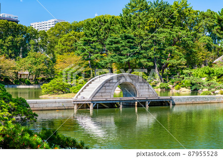 廣島縣縮景園-沖洗池/懸垂的彩虹橋- 87955528
