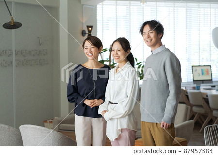 3個上班族 87957383