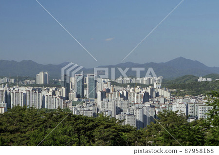 The view of the city from the top of Mt. The view of the city from the top of Mt. 87958168