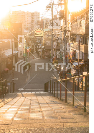 《東京》黃昏的谷中銀座· Yuyake Dandan 87961278