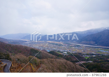 吉野川中游的平原和四國山脈（德島縣三好市健康與親友之森景觀） 87961288
