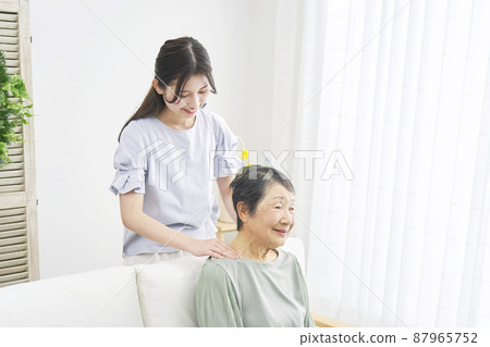 Grandmother and grandson shoulder fir living Grandmother and grandson shoulder fir living 87965752
