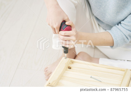 沒有臉的女性DIY房間 87965755