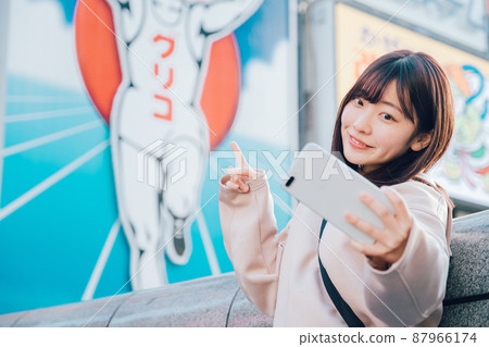 Woman sightseeing in Osaka Woman sightseeing in Osaka 87966174