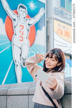 Woman sightseeing in Osaka Woman sightseeing in Osaka 87966175