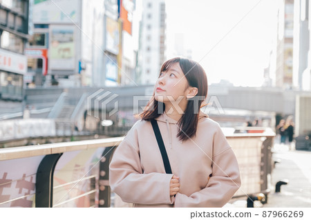 Woman walking in the city of Osaka Woman walking in the city of Osaka 87966269