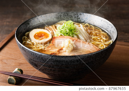 Steaming, sizzle miso ramen 87967635