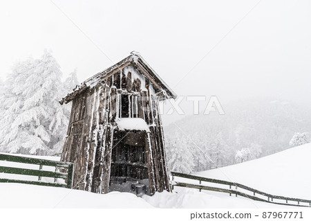 羊場雪景 87967771