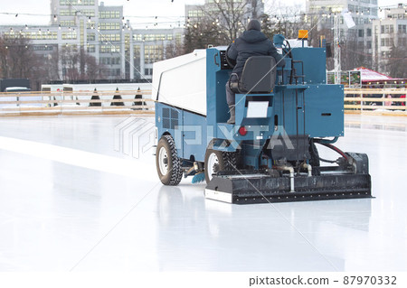 ice rink cleaning machine. leveling the surface of the roller. ice rink cleaning machine. leveling the surface of the roller. 87970332