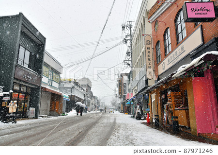 Former Karuizawa Ginza Dori (Karuizawa Town, Nagano Prefecture) [2022.3] 87971246