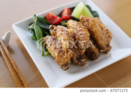 Fried chicken wings with sweet and spicy chicken wings Fried chicken wings with sweet and spicy chicken wings 87971375