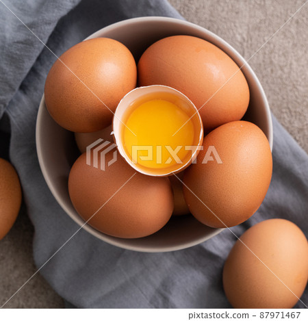 雞蛋 蛋 棕色 咖啡色 灰色 Egg in plate 卵 生たまご 雞蛋 蛋 棕色 咖啡色 灰色 Egg in plate 卵 生たまご 87971467