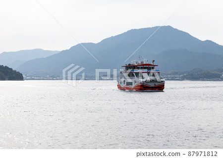 Miyajima ferry in front of Itsukushima Shrine 87971812