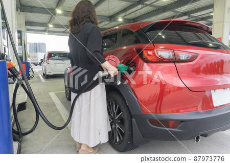 Gasoline price refueling 87973776