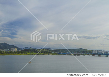 Han River boat approaching Dongjak Bridge Han River boat approaching Dongjak Bridge 87975963