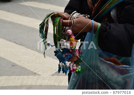 Selling souvenirs from the Hmong ethnic minority 87977018